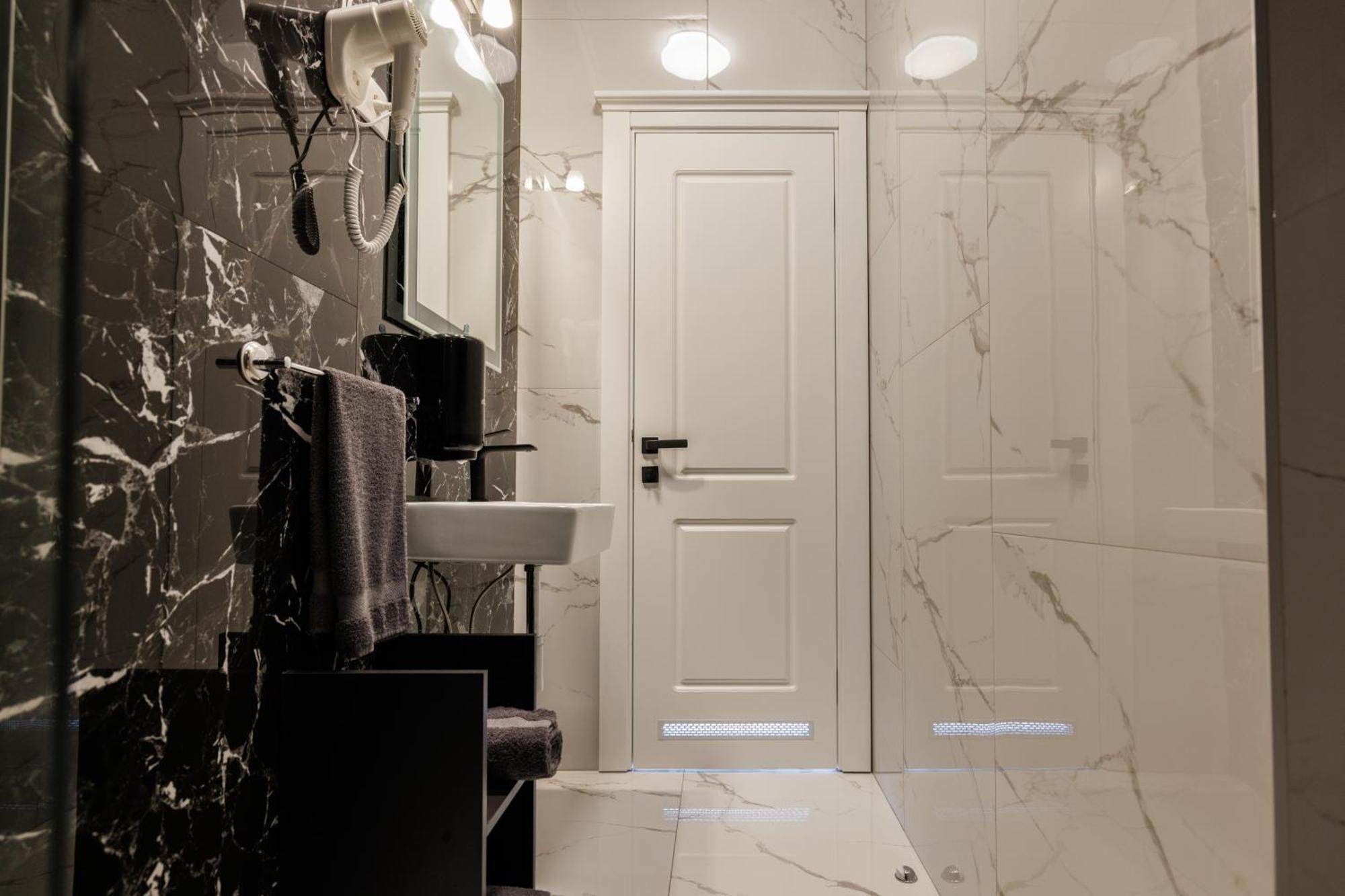 White Unique Apart Niksic Exterior foto